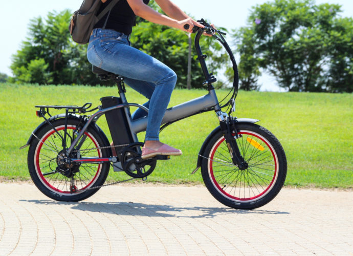 le vélo électrique en ville, une meilleure option que la voiture électrique