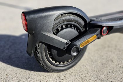 découvrez le test complet de la ninebot f3 pro, une trottinette électrique alliant durabilité et performance pour vos déplacements urbains.