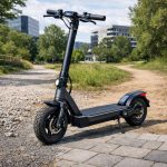 découvrez notre test complet du urbanglide ride 100 max 2, une trottinette électrique quasi parfaite, performante et fiable sur tous les types de terrains.