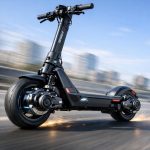découvrez la trottinette à double moteur ninebot segway capable d'atteindre 70 km/h. analysez si la marque a vraiment perdu la raison avec cette innovation surprenante.