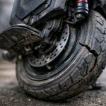 alerte sécurité concernant un risque potentiel de rupture de roue sur le modèle inmotion v12. informez-vous des précautions à prendre pour garantir votre sécurité.
