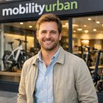 découvrez l'inspirante histoire de wheeler et l'ouverture de son magasin mobilityurban, un lieu dédié à la mobilité urbaine innovante et durable.