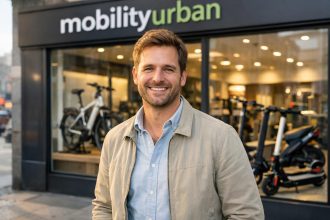 découvrez l'inspirante histoire de wheeler et l'ouverture de son magasin mobilityurban, un lieu dédié à la mobilité urbaine innovante et durable.